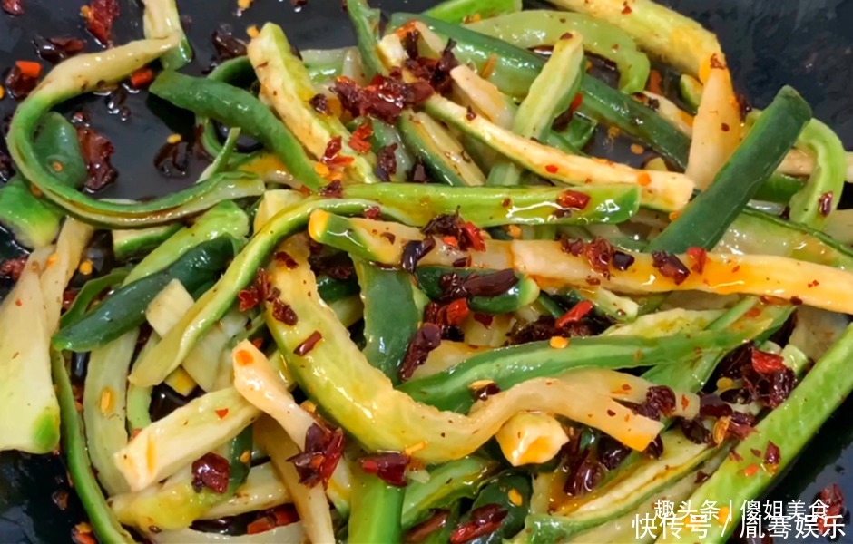 腌萝卜，万不可用白糖和米醋了，加它，萝卜鲜脆可口，放半年不坏