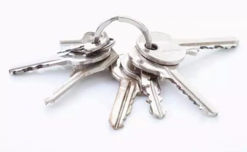 废旧钥匙不用扔!放在卫生间里,家家户户都用得上