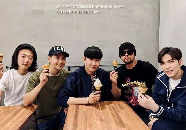 童年男神→中年偶像,承包了一代人精神世界的老boy都戴过哪些表