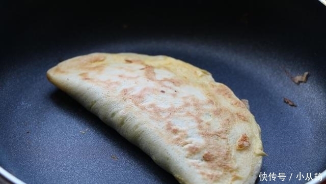 1把韭菜5个鸡蛋，教你懒人早餐，不和面不揉面，出锅孩子连吃3个