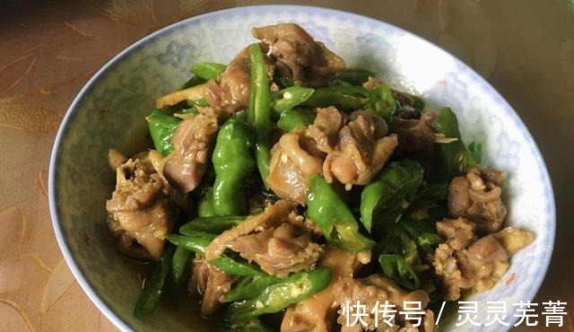 家常|尖椒炒鸡的家常做法，麻辣鲜香，好吃又下饭！