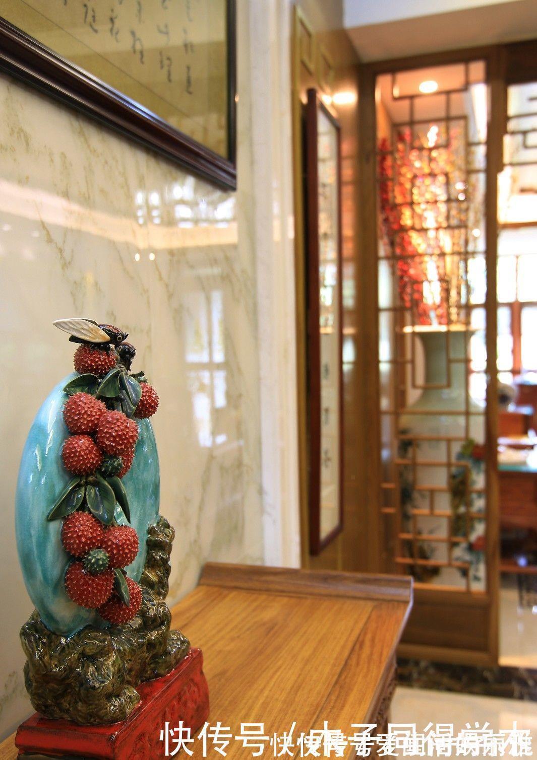 实木|90后小夫妻却偏爱中式装修,去除繁琐设计,书房的设计更为独特!