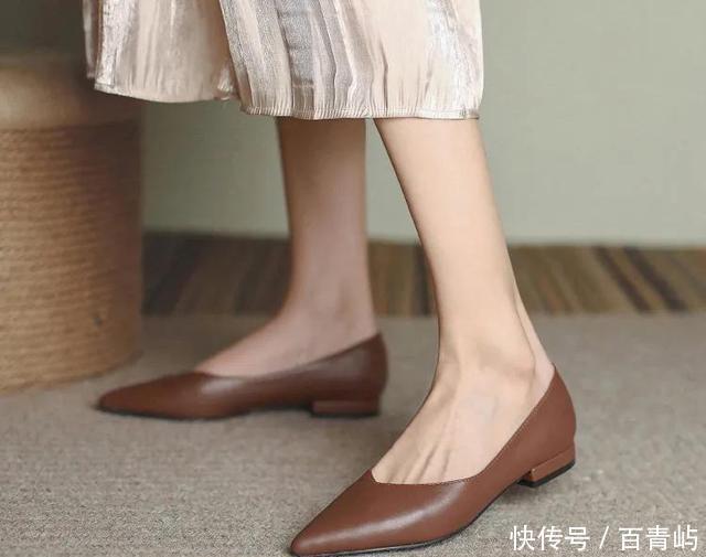 今春霸屏的单鞋，小尖头太显脚瘦了！穿上气质好迷人