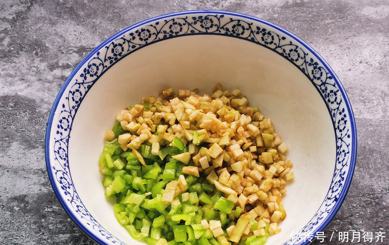 茄子的新吃法,在外面吃不到,做成馅料比肉香,出锅全家人抢着吃