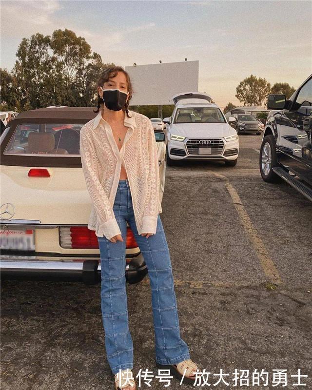 “小白鞋”已经过时了!今年流行的是“花甲鞋”,时髦显高又耐脏