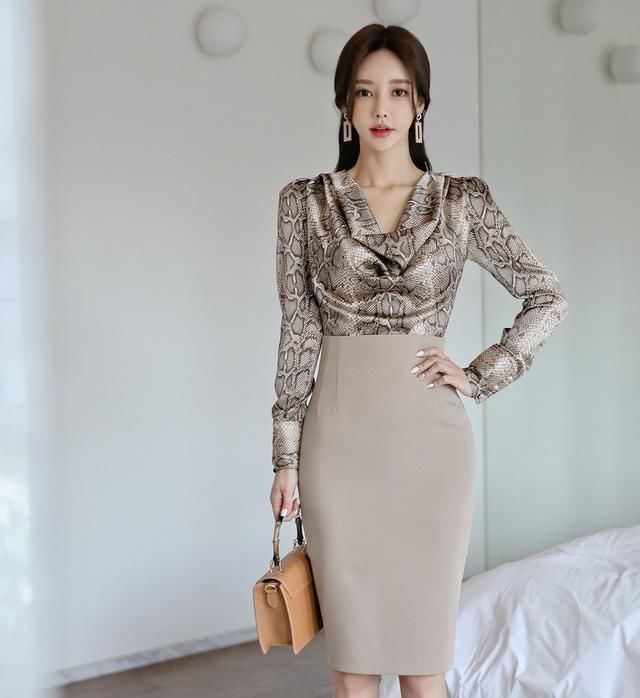 孙允珠蛇纹包臀裙和蕾丝纱网包臀裙，尽显贵妇气质，哪款身材好?