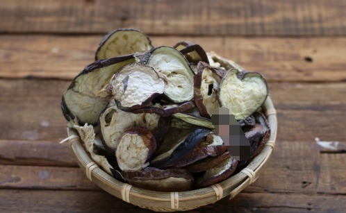 抢手|这菜新鲜又常见,晒成干真抢手,和腊肉是绝配,一次晒10斤都不够