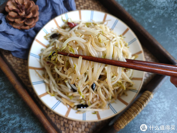 炒豆芽最忌直接下锅,大厨教您一妙招,豆芽不出水、脆爽又入味
