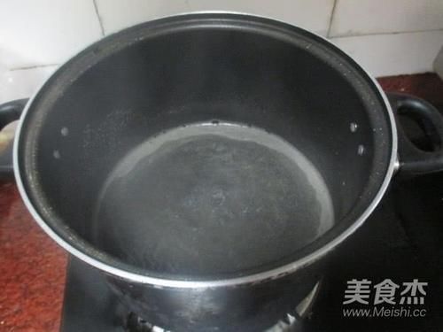 白发|白头发增多，医生推荐多吃它，隔三差五吃2次，白头发慢慢变黑了