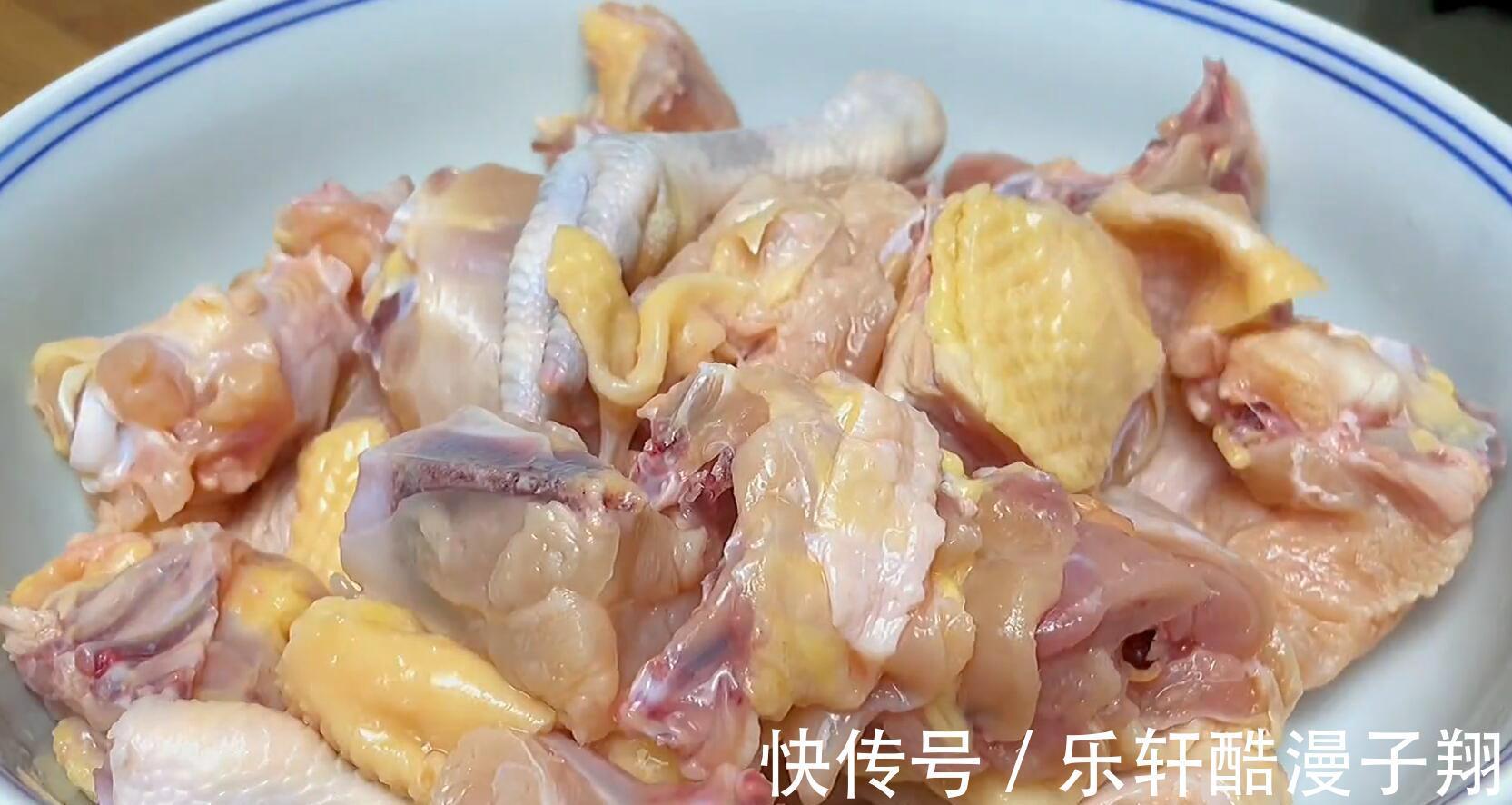 香菇|炖鸡到底要不要焯水 很多人都做错了,难怪又腥又柴,原来有诀窍