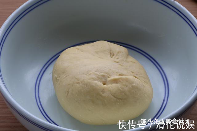 面粉简单新吃法，用杯子一压，早餐好吃又营养，比包子馒头油条强