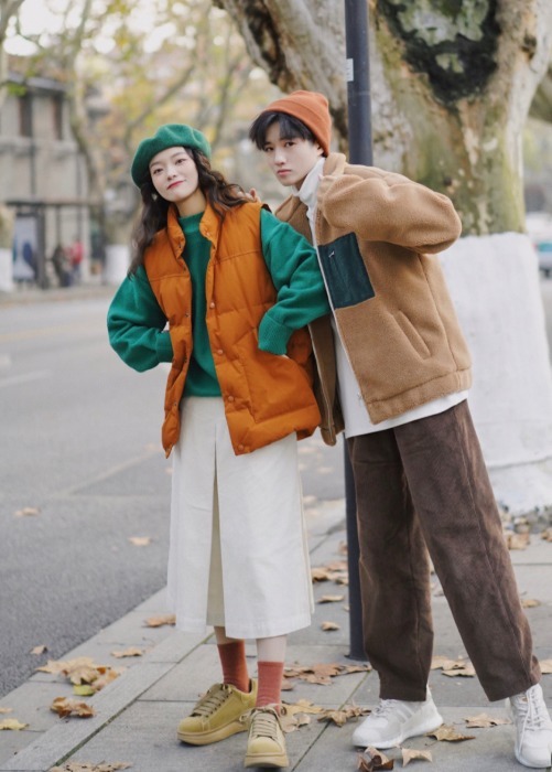 半身裙|冬天穿衣没思路?看看这5组情侣默契穿搭,高阶秀恩爱