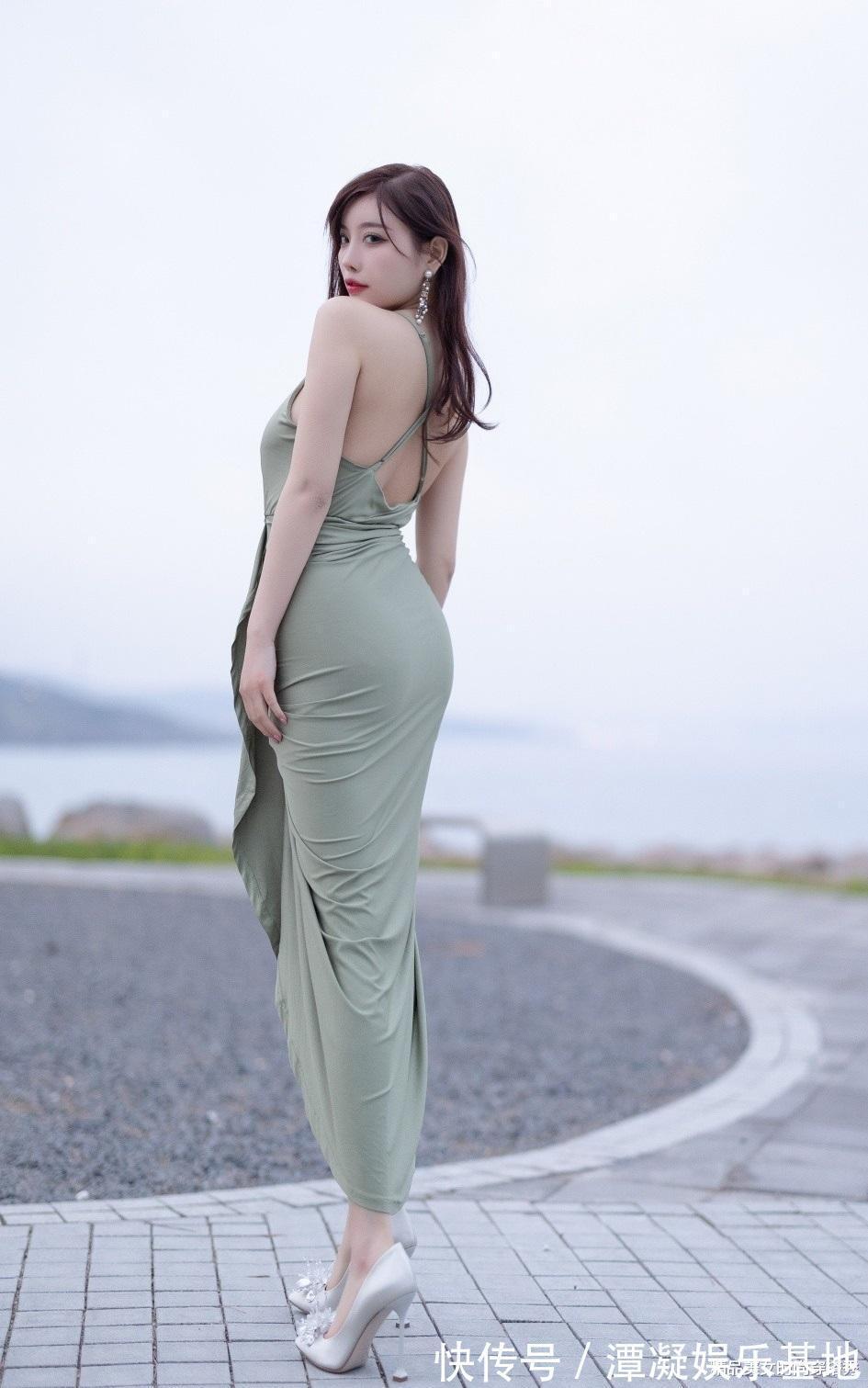 美美|风情万种的细吊带连衣裙,穿上它去拗造型,拍美美的度假照吧!