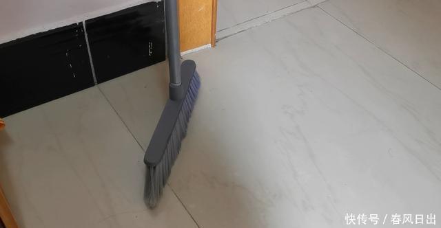 3个地方不要放扫帚,不是迷信,放错了立马回家拿走