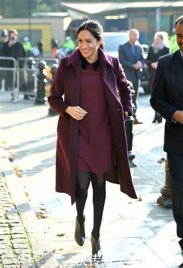 过了45岁的女人少穿“黑白灰”!要多穿这5种颜色,减龄还高级