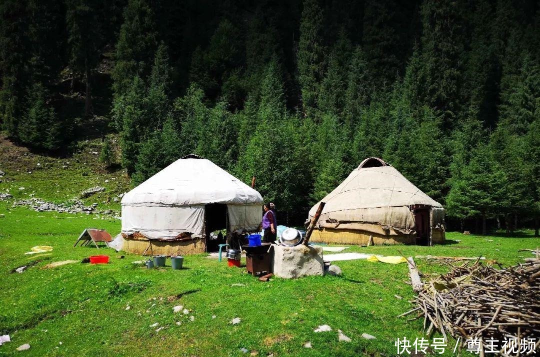 喝牛奶|广东女孩到新疆旅游，在天山下牧民村呆了半个月，每天喝牛奶吃馕