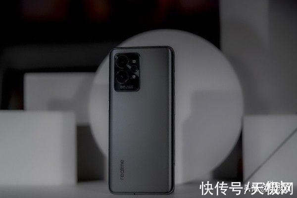 充电器|为年轻人定制的高端旗舰！realme真我GT2 Pro评测