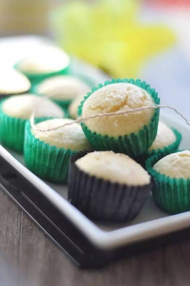 椰香小蛋糕的做法，满满的椰香，可以做给孩子吃！