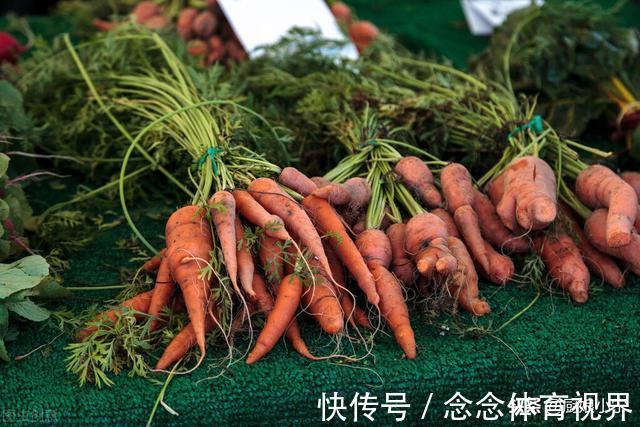 表皮|买胡萝卜,到底选带泥的还是不带泥的?菜贩:这种我从不给家人吃