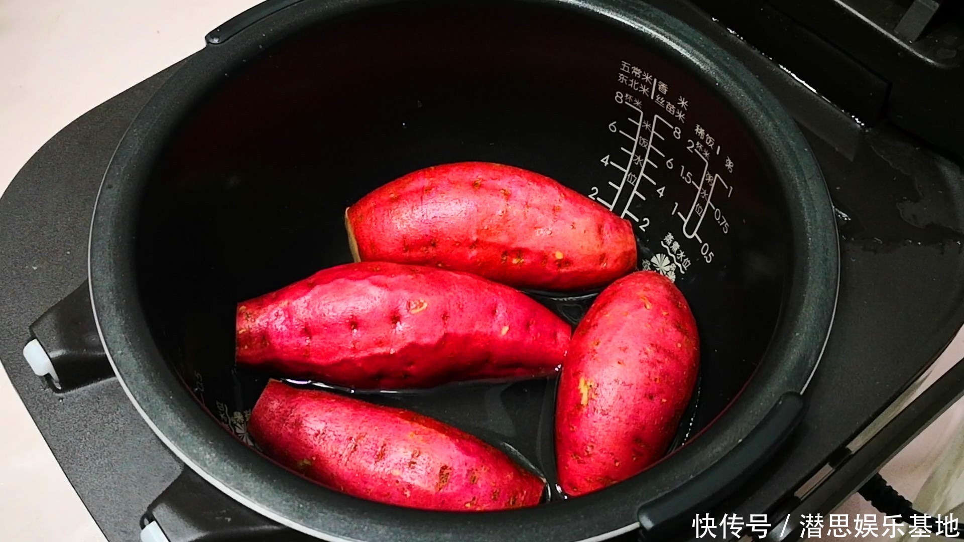 简单|原来烤红薯如此简单,往电饭锅里一扔,香甜还流糖汁,比买的好吃