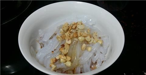 哈气|凉粉,又麻又辣吃得直流汗水,嘴直哈气