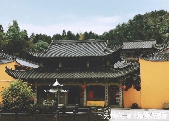 乌衣巷!刘禹锡一首冷门诗,《乌衣巷》 的姊妹篇,但比乌衣巷更有深意