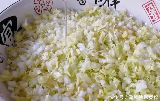 白菜|包饺子别放肉和鸡蛋了,用它做馅料,比肉饺子还香,营养还补钙
