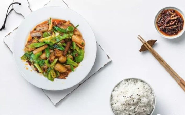 回锅肉做的又柴又硬,大厨教你做回锅肉的小窍门,3分钟就学会