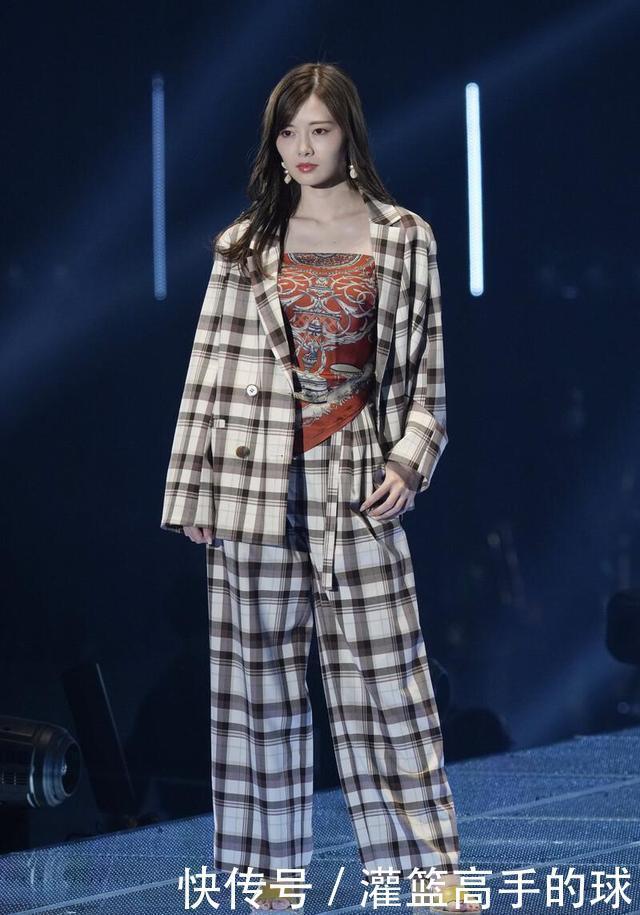 谁说裤子不重要,这4个新款裤子比外套还显眼,轻松搭配出个性