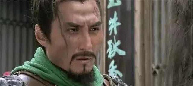此人|水浒传:此人可与林冲大战30回合不分胜负,却轻易败在李逵斧下