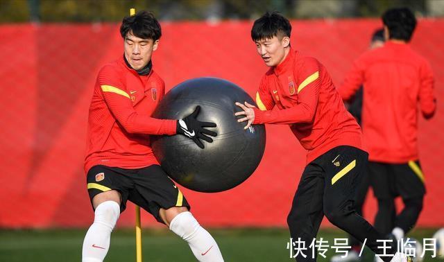 陈洋|2天后,国足模仿亚洲第2!李霄鹏若真能挑出11人,不愁击败日本队