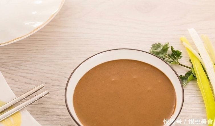 芝麻酱|芝麻酱别买了,教你自己做,3块钱1大罐,够吃1年,香浓营养