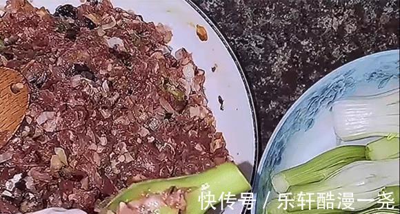 两端|入秋进补,肉别总炒着吃了,搭配这食材,上锅蒸熟浇上料,真鲜香