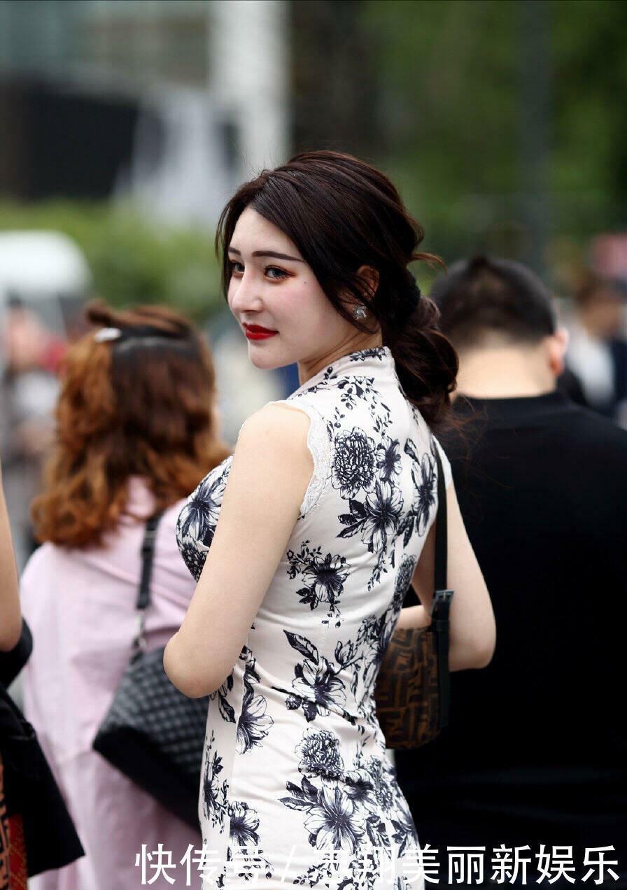 遇见|蕾丝挂边的旗袍遇见雪白的肌肤,是让人频频回首的美丽景色