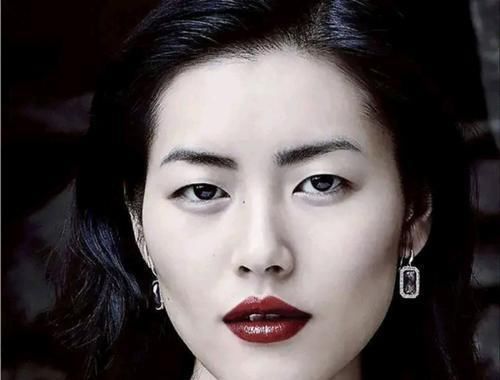 大眼睛显老,小眼睛能减龄?脸上有2个“特征”的女生更易显老