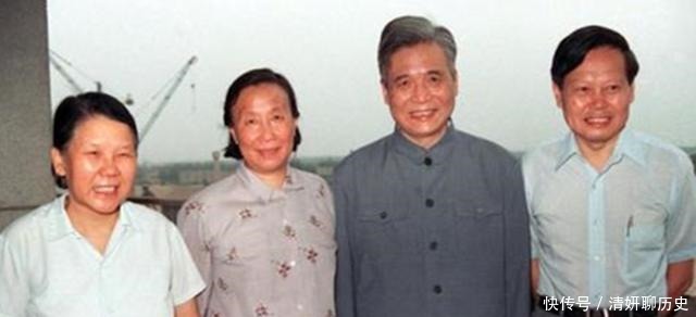 邓稼先|邓稼先因核辐射患癌,杨振宁问他造出原子弹,国家给你多少钱