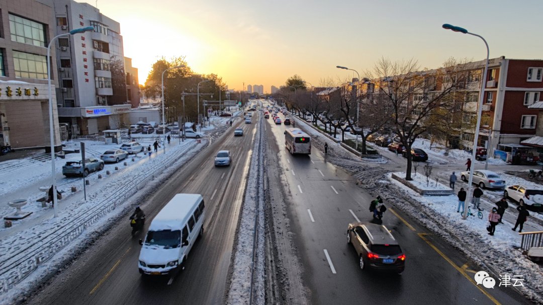 行车|天津雪景图“到货”！路面情况怎么样？高速、公交受影响吗？