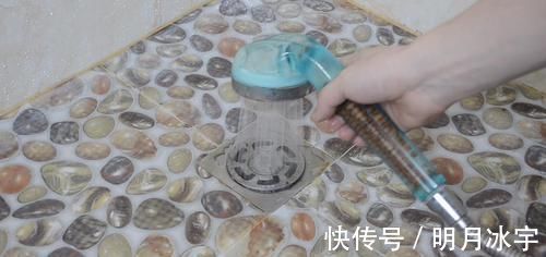 下水道口放一个气球,作用真强大,解决家家户户的一个烦恼,超实用