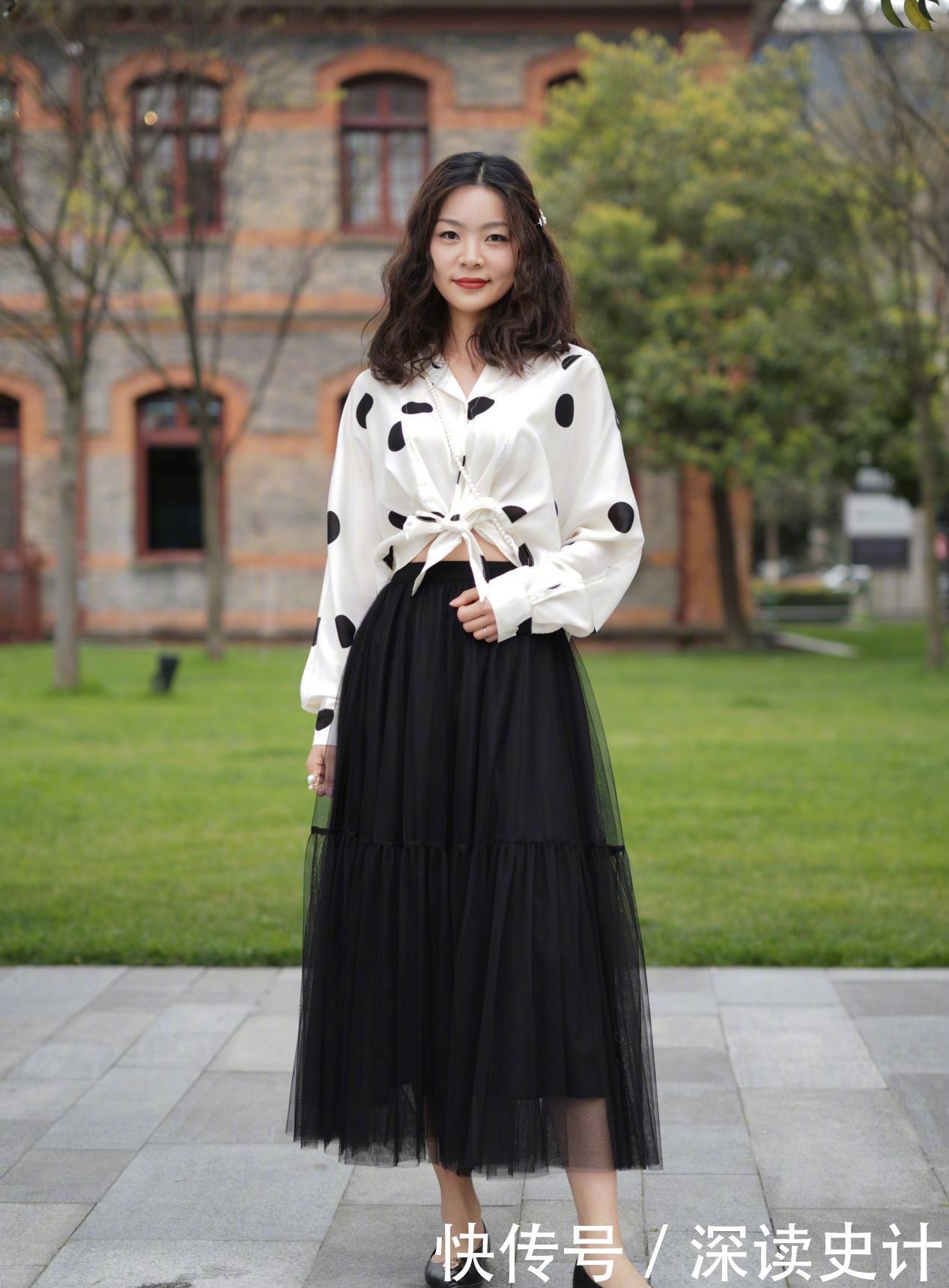印花|今春流行“衬衫+黑色半身裙”搭配,减龄时尚优雅,精致显瘦高级
