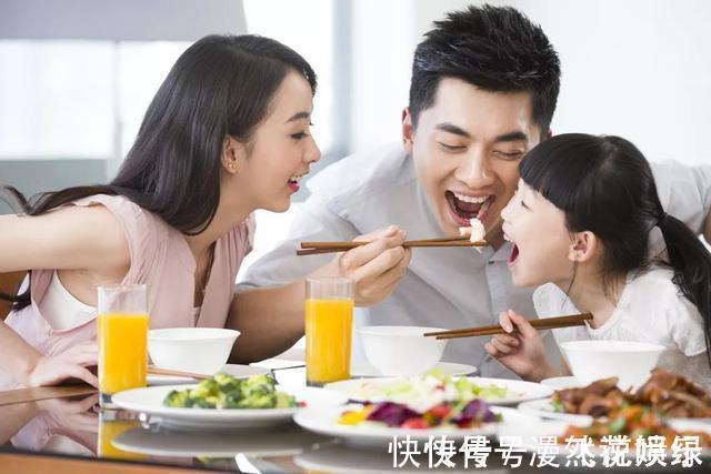 孩子|天转凉娃吃“泡汤饭”有危害,二不吃三不睡,才能养出娃的好脾胃