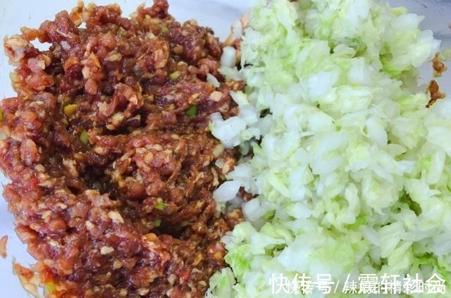 调白菜馅，千万别剁碎直接拌馅！多做1步，紧实不出水，鲜嫩多汁