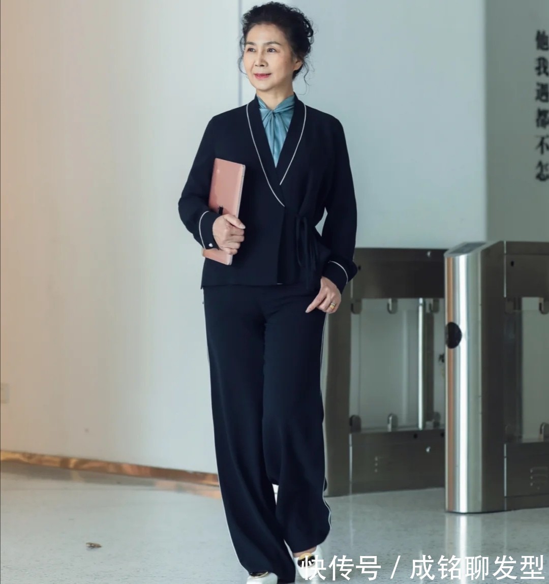 老少皆宜|60岁女人穿衣要避开“大妈感”,学学这位阿姨的穿搭,优雅又大气