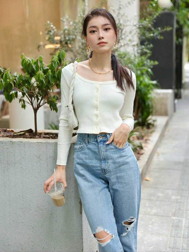 穿搭|优雅风格的穿搭技巧，这几款衣服很减龄，秋季这样穿就很美