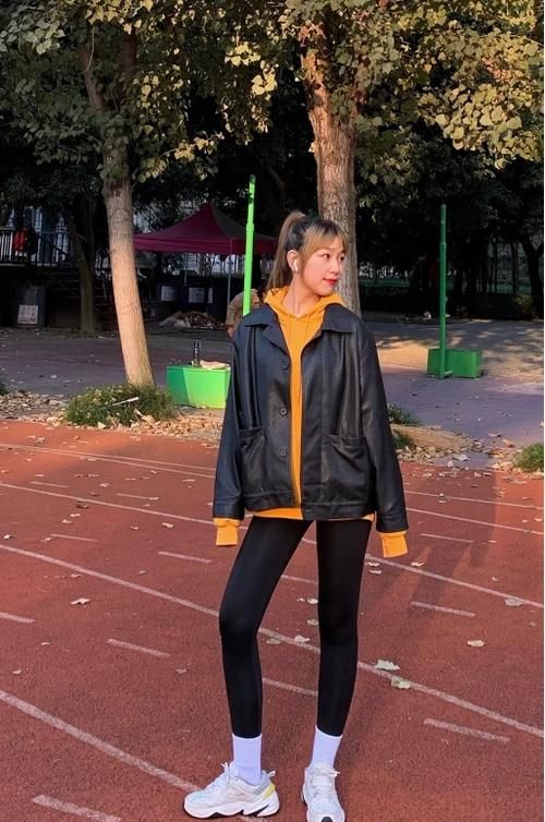 鲨鱼裤＋老爹鞋，今年秋冬超火的穿法，明星都很上头