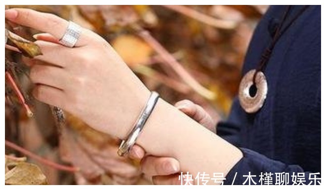 项链|女人长时间戴“银手镯”，后来怎么样了别只知其一不知其二