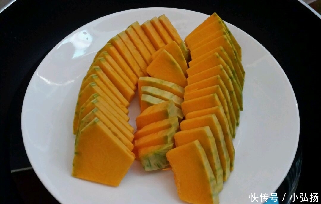 清炒|南瓜最好吃的做法,不做饼,不煲汤,不清炒,一出锅家人抢着吃!