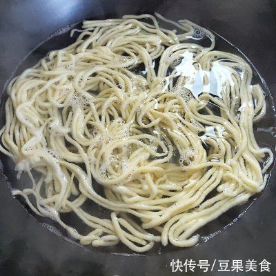 自制鸡蛋面最经典的做法，简单易学好上手