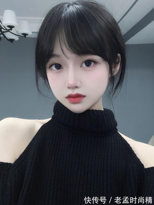 嘴唇|大眼睛厚嘴唇长相干净的美女,格外漂亮,简单穿搭就很吸引人