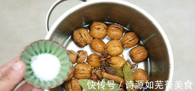 美味|2021火遍夜市摊的“卤核桃”，在家也可以制作，卤味十足，太美味！