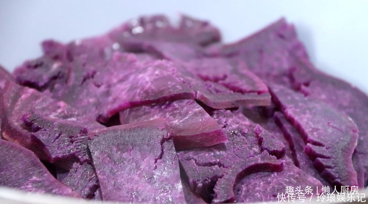 压一|不用一滴油,不用擀皮,压一压,就能做出外酥里糯的紫薯饼